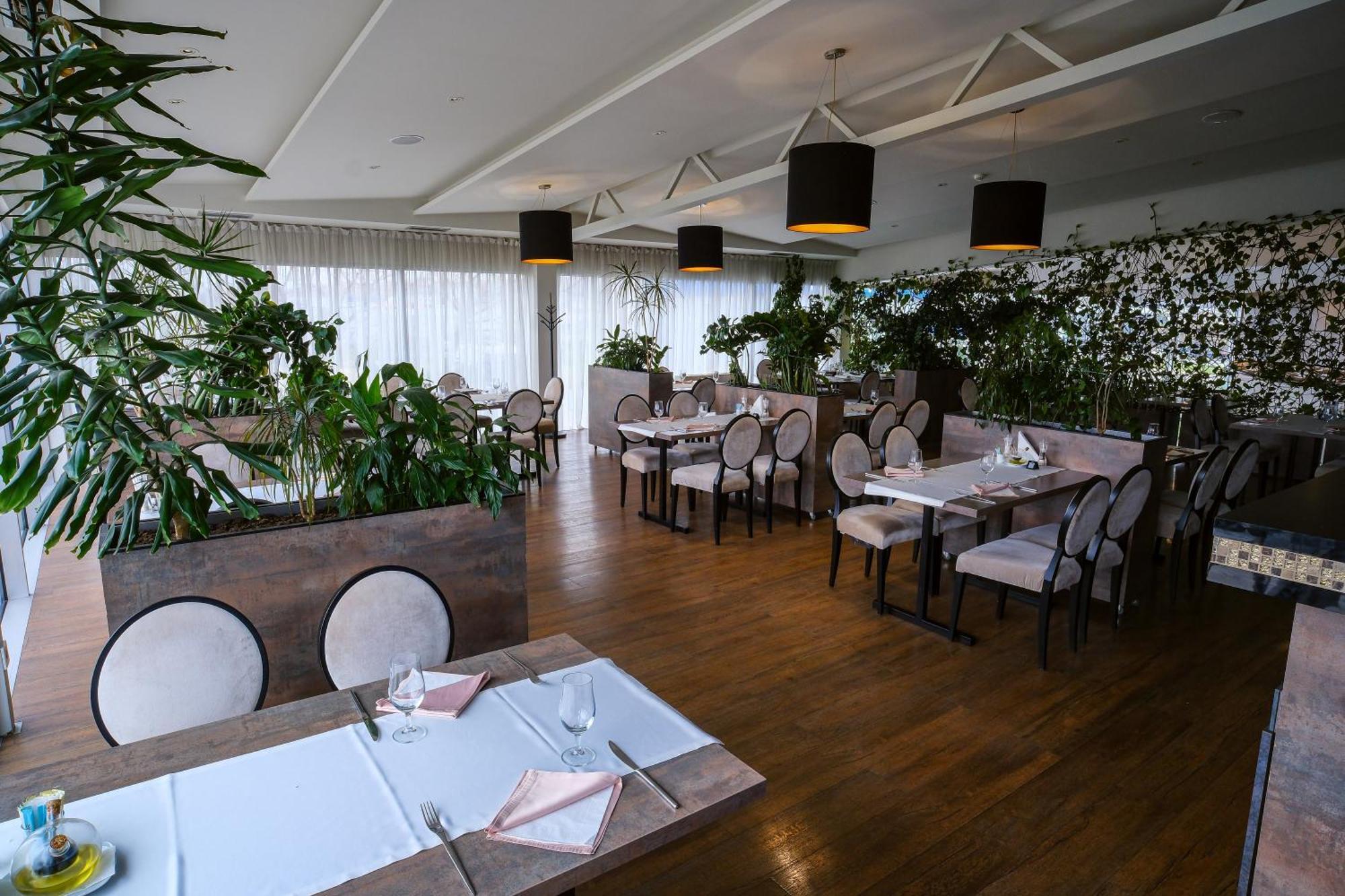 Hotel Crystal Light Ni Eksteriør billede