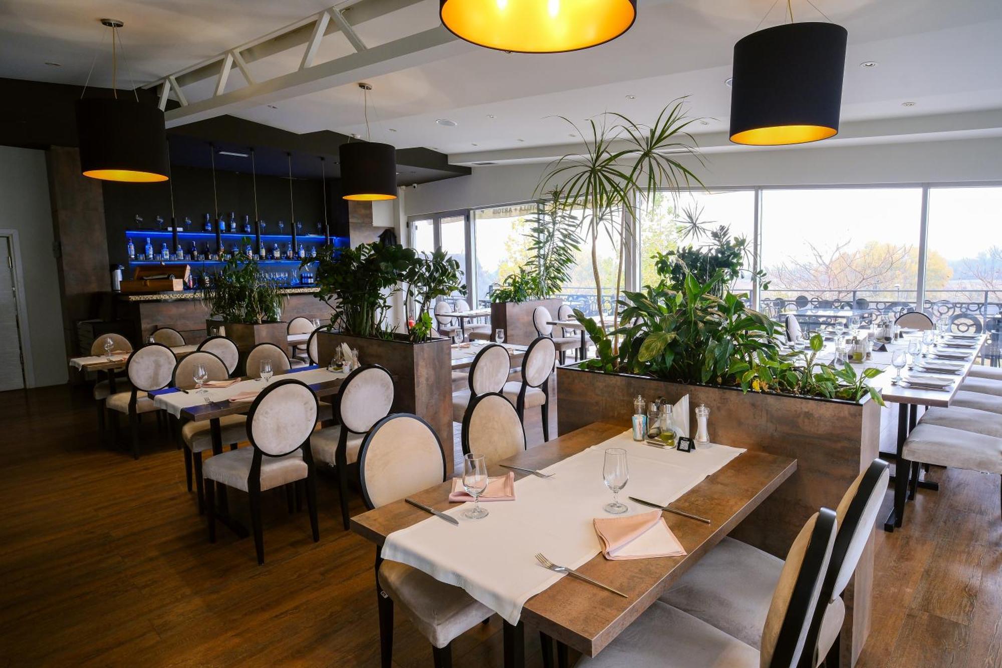 Hotel Crystal Light Ni Eksteriør billede